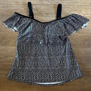 Raisins Black and White Off-Shoulder Swimsuit Top